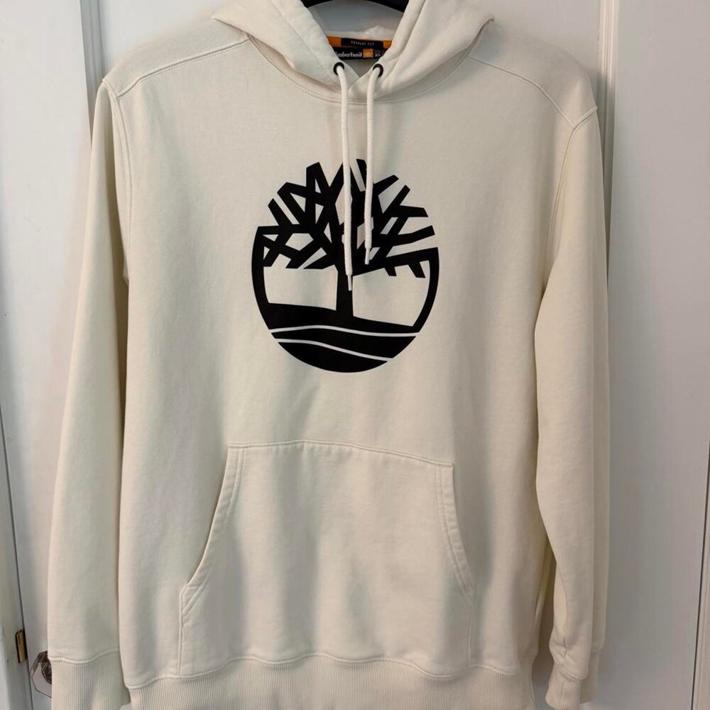 Timberland cream hoodie with black tree logo, thick winter material and in perfe